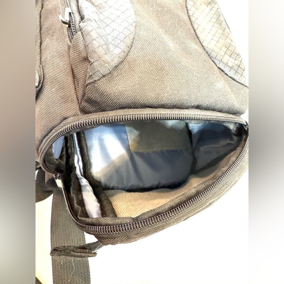 Xit XTBPS Black Deluxe Digital Camera & Video Sling Style Padded Shoulder Bag - Picture 6 of 9